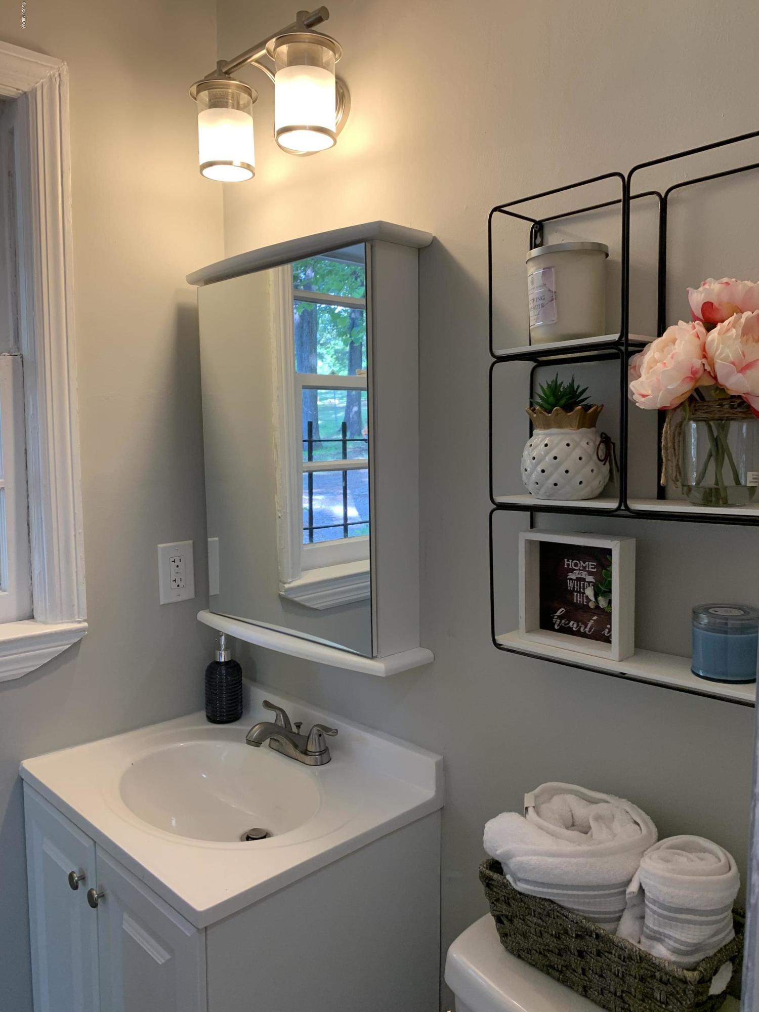 1330 Briarcliff Road Macon, GA 31211 - Photo 5 of 47 Briarclif master bath 1