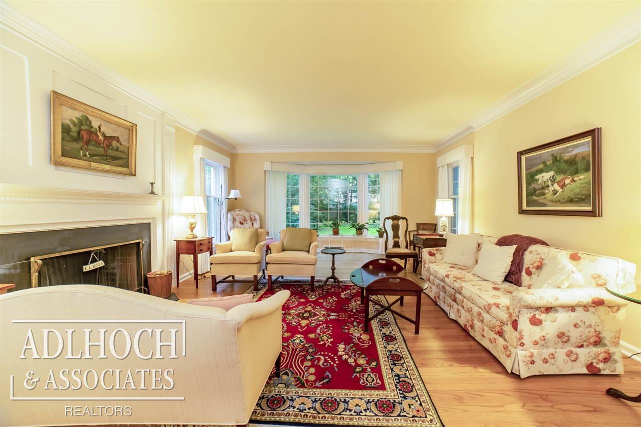 FIREPLACE & BAY WINDOWS