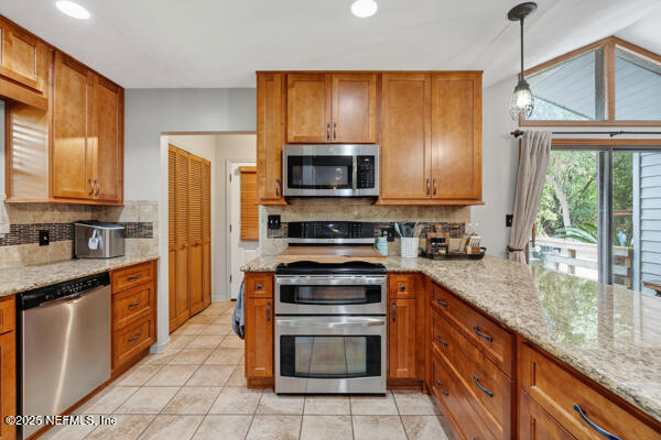 6519 Neale Road Melrose, FL 32666 - Photo 18 of 57 a kitchen with stainless steel appliances granite countertop a stove a sink and a microwave