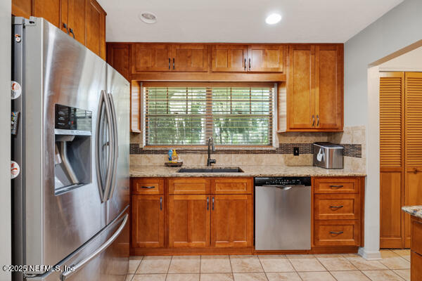 6519 Neale Road Melrose, FL 32666 - Photo 19 of 57 a kitchen with stainless steel appliances granite countertop a refrigerator and a sink
