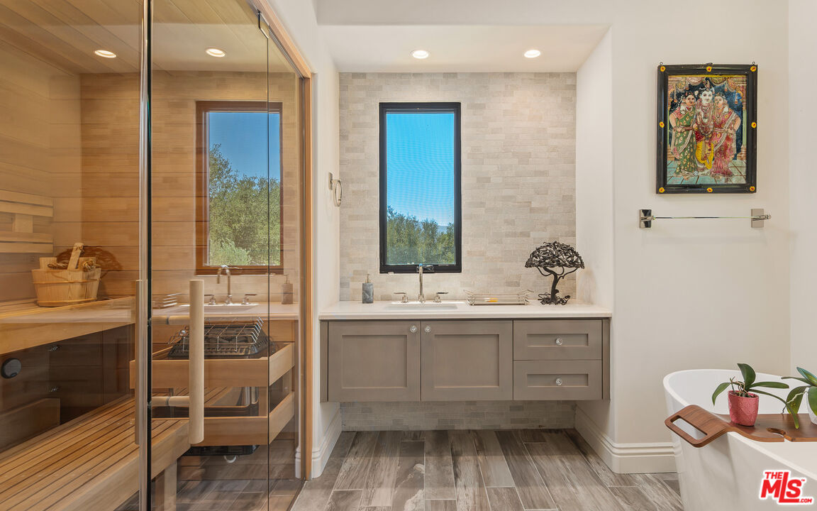 2691 Country Ridge Road Calabasas, CA 91302 - Photo 21 of 29 Gallery Image 21