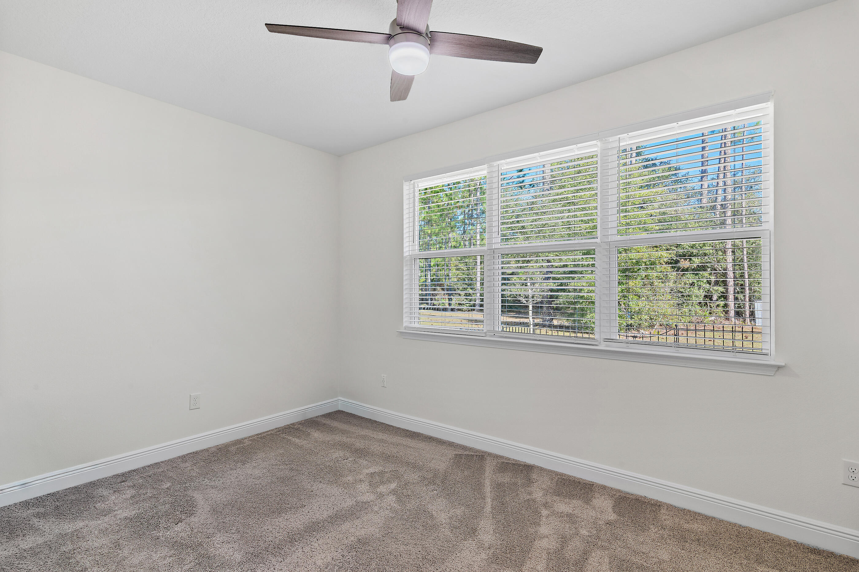 588 Windswept Boulevard Freeport, FL 32439 - Photo 21 of 62 an empty room with a window and a ceiling fan