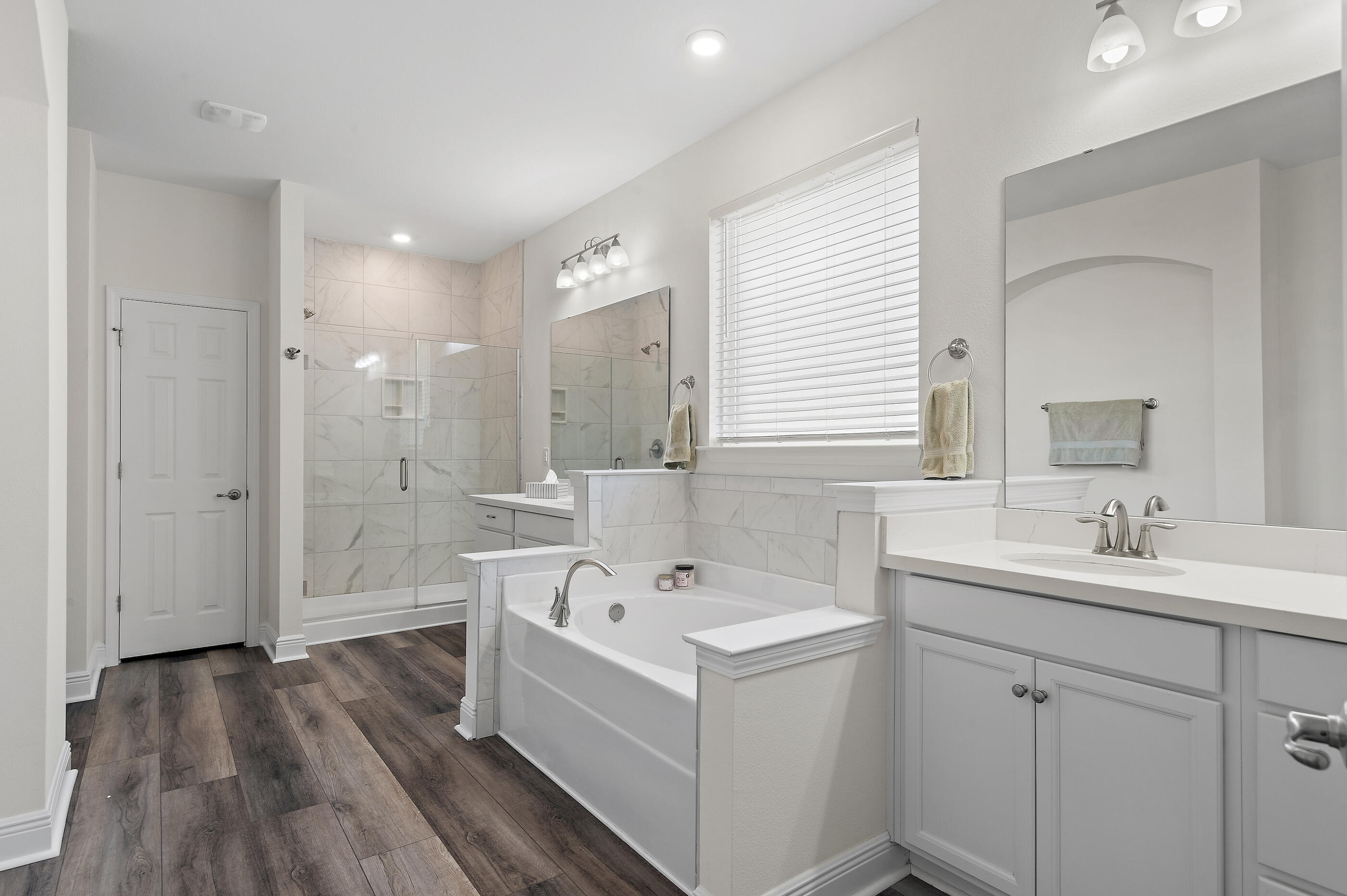 588 Windswept Boulevard Freeport, FL 32439 - Photo 23 of 62 a room with a sink and a mirror