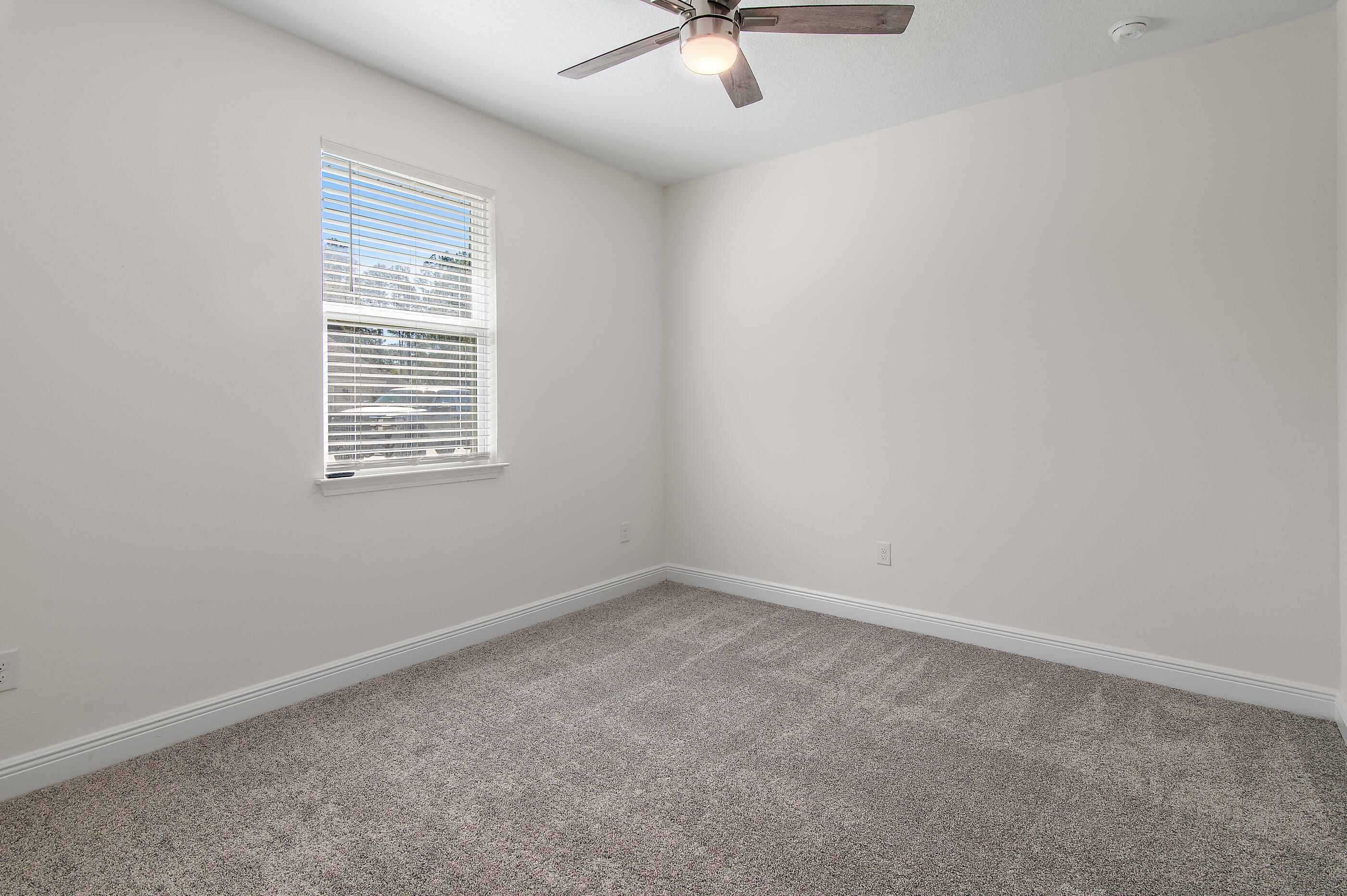 588 Windswept Boulevard Freeport, FL 32439 - Photo 30 of 62 an empty room with a window