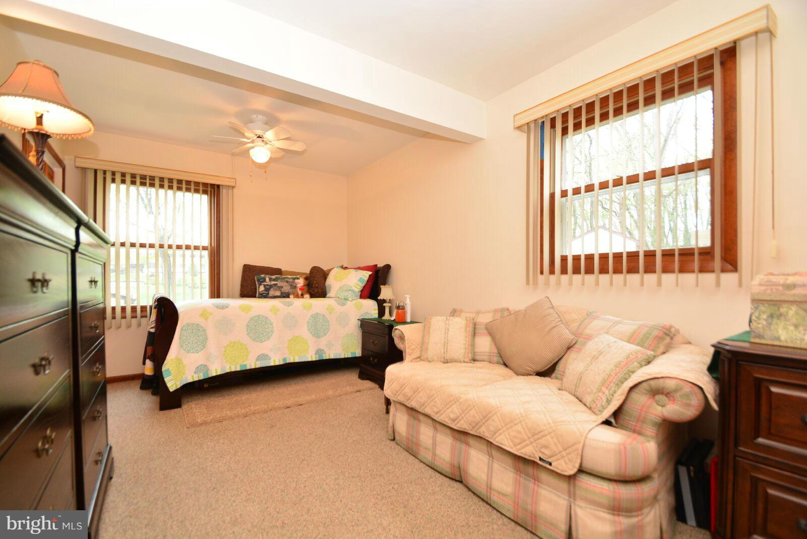 9128 Philadelphia Road Baltimore, MD 21237 - Photo 19 of 30 Living Room