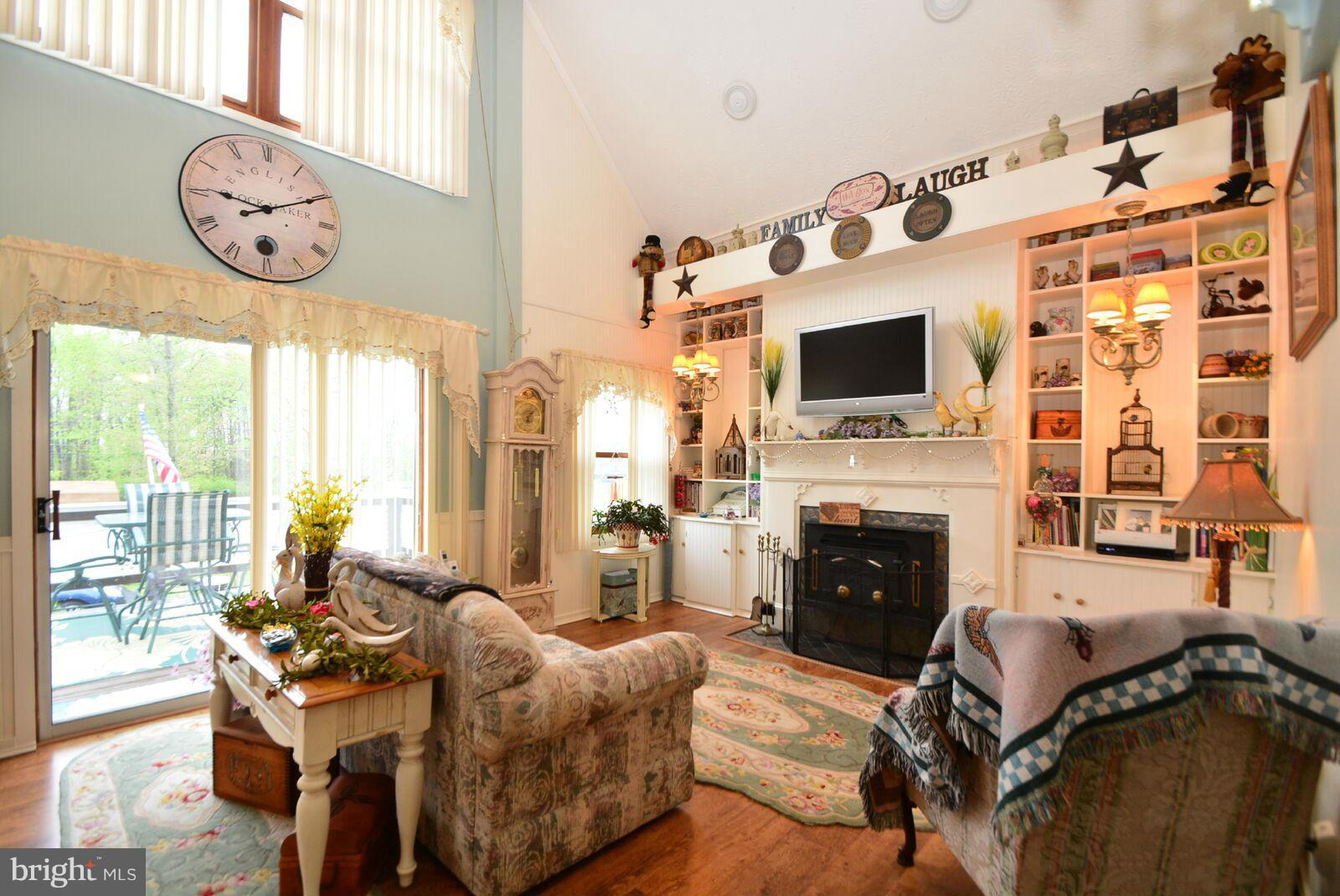 9128 Philadelphia Road Baltimore, MD 21237 - Photo 5 of 30 Living Room