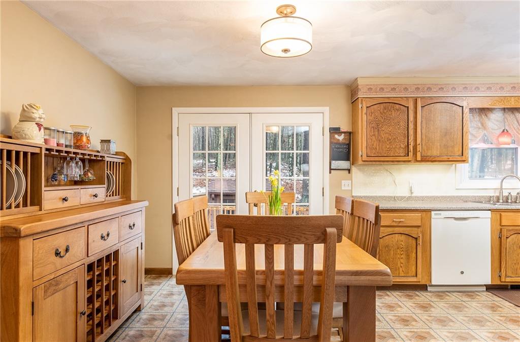 47 Old North Road Coventry, RI 02816 - Photo 5 of 18