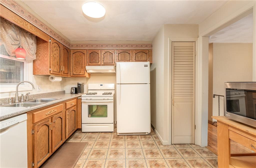 47 Old North Road Coventry, RI 02816 - Photo 6 of 18