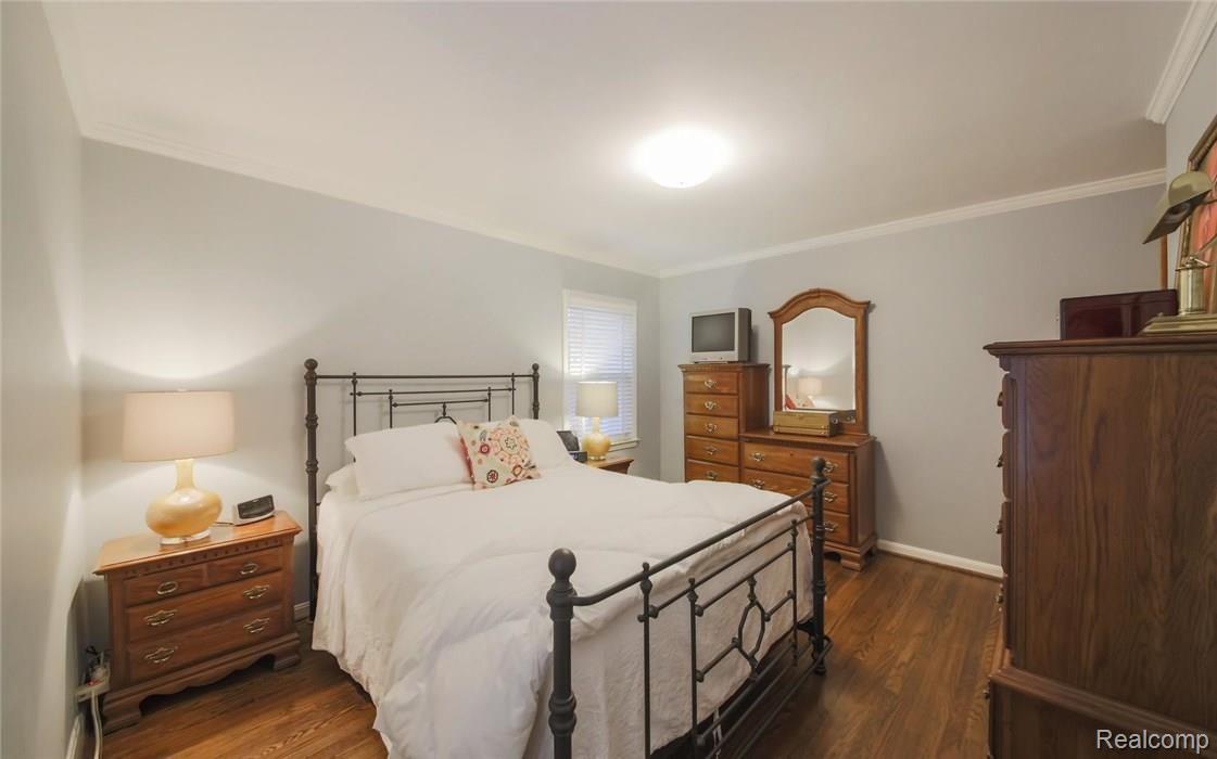 374 Kerby Road Grosse Pointe, MI 48236 - Photo 14 of 22 11-photo-web-1680x1050-112966.jpg