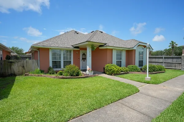 $2,200 | 2300 Naples Drive, Ingleside, TX 78362