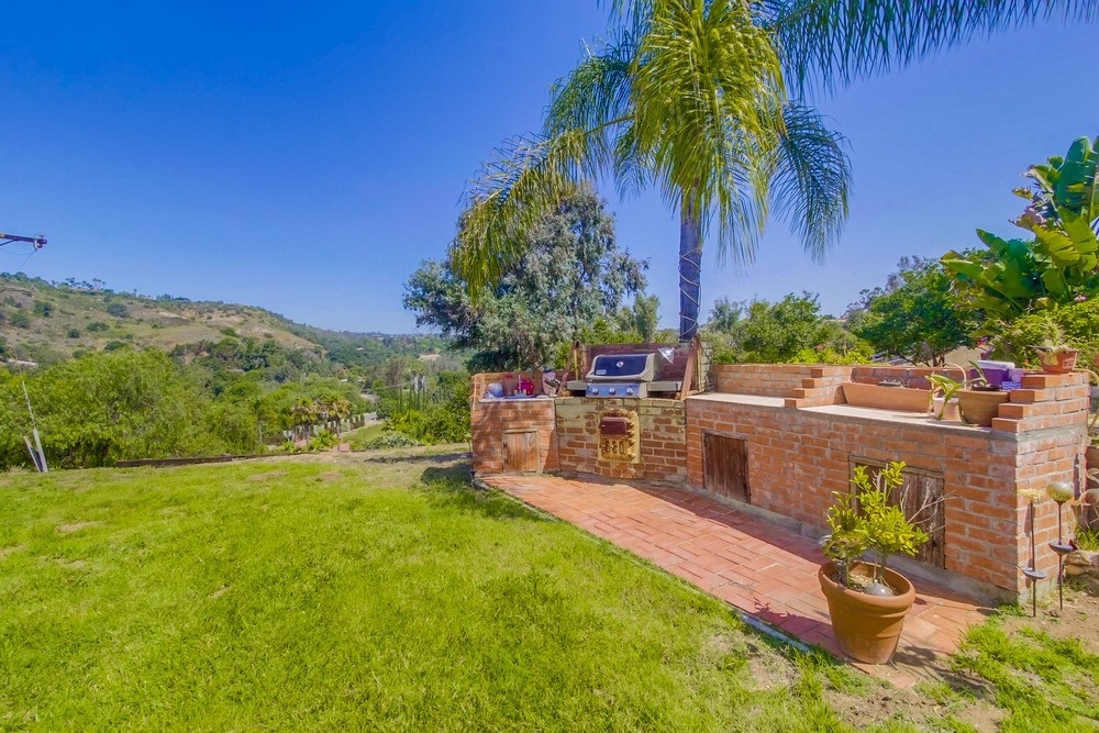 4594 La Canada Road Fallbrook, CA 92028 - Photo 2 of 25