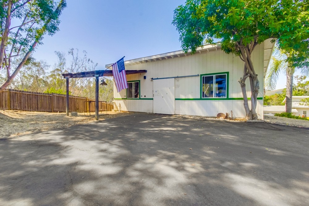 4594 La Canada Road Fallbrook, CA 92028 - Photo 18 of 25