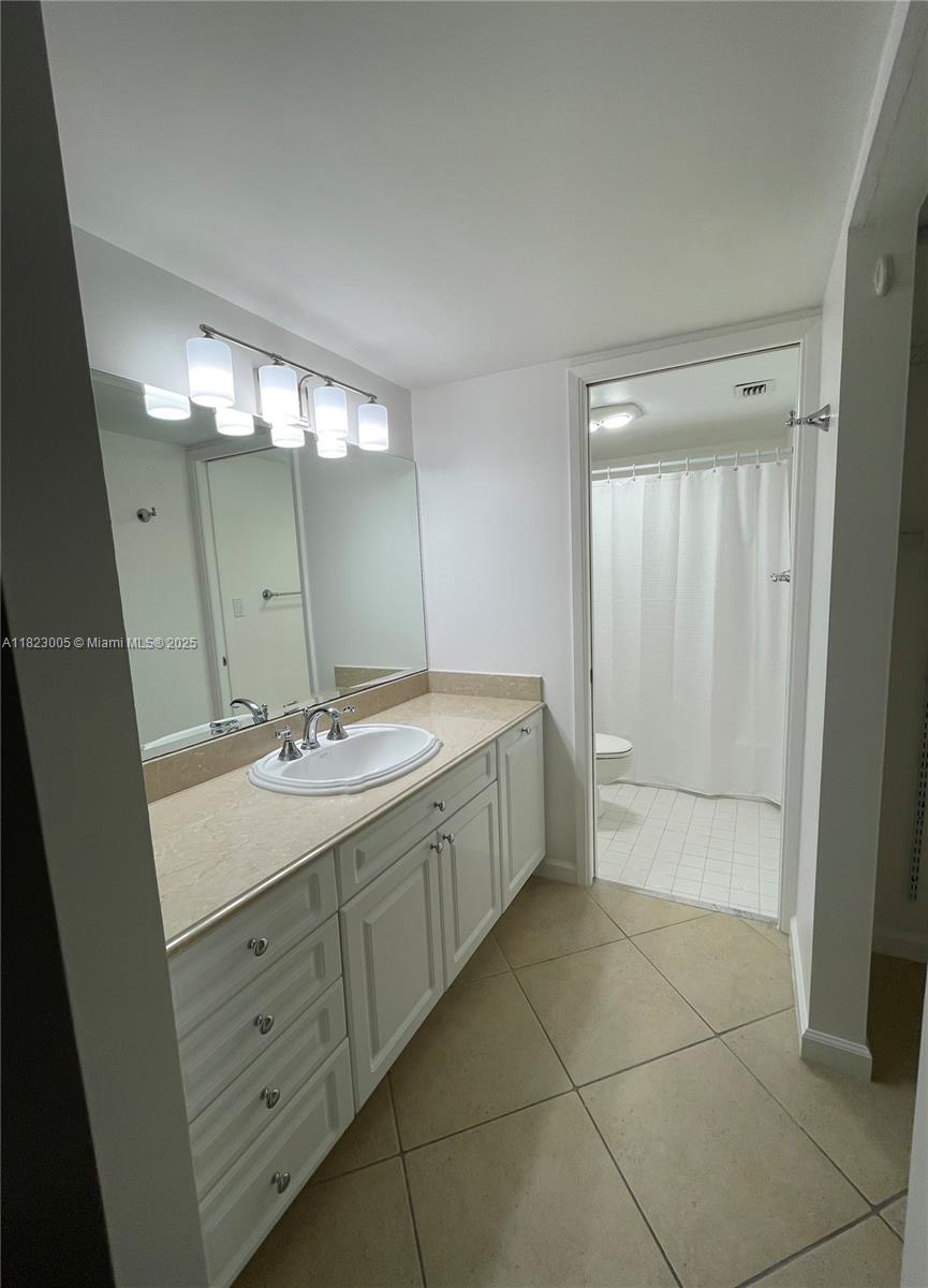 Brickell Place Miami, FL 33129 - Photo 24 of 24 a bathroom with a double vanity sink mirror and bathtub
