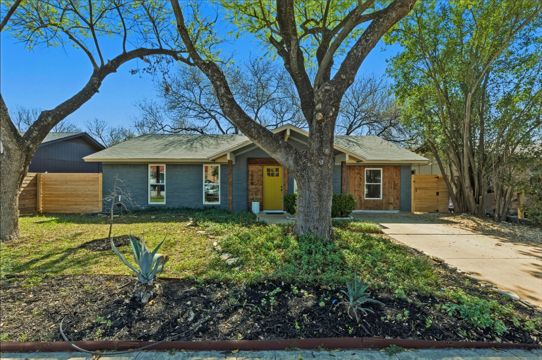 1005 Arthur Stiles Road Austin, TX 78721 - Photo 3 of 29 This home is move-in ready!