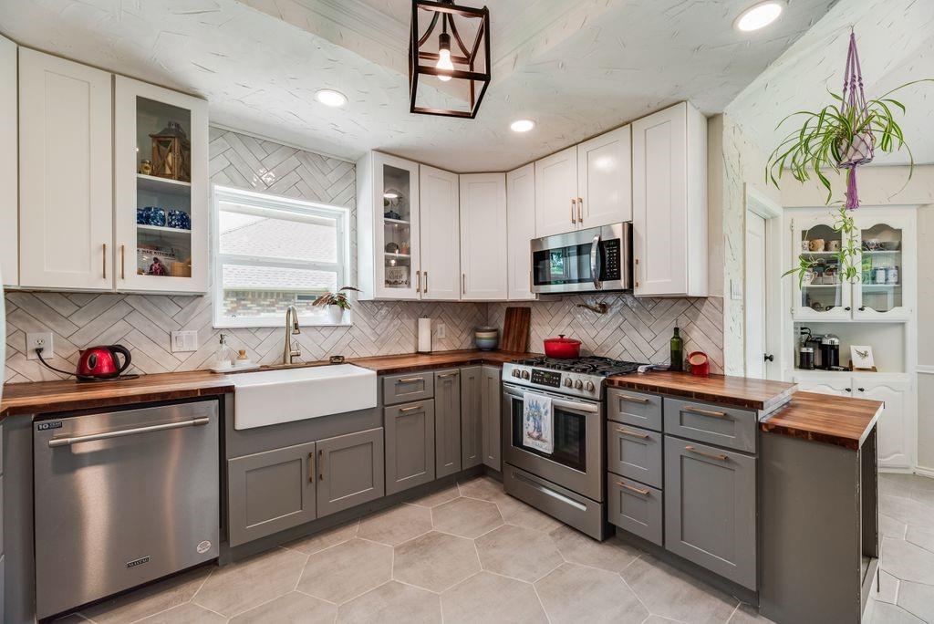 2908 Roaring Springs Road Grapevine, TX 76051 - Photo 18 of 34