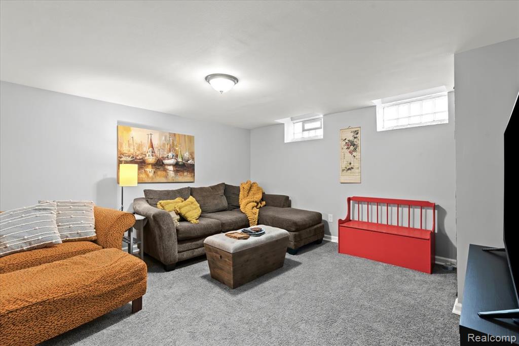 1624 Hampton Road Grosse Pointe Woods, MI 48236 - Photo 15 of 38