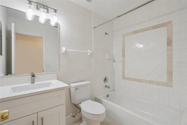 $2,800 | 2704 East Central Boulevard, Orlando, FL 32803