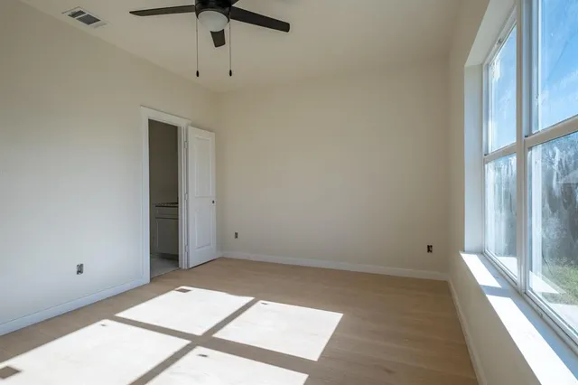 $359,900 | 2512 Oxford Avenue, Fort Worth, TX 76106