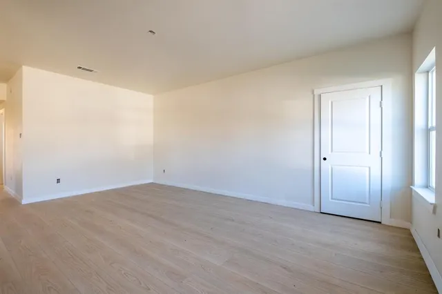 $359,900 | 2512 Oxford Avenue, Fort Worth, TX 76106