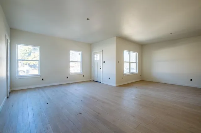 $359,900 | 2512 Oxford Avenue, Fort Worth, TX 76106