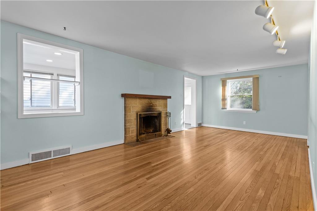 612 Cascade Road Pittsburgh, PA 15221 - Photo 3 of 32 Gallery Image 3