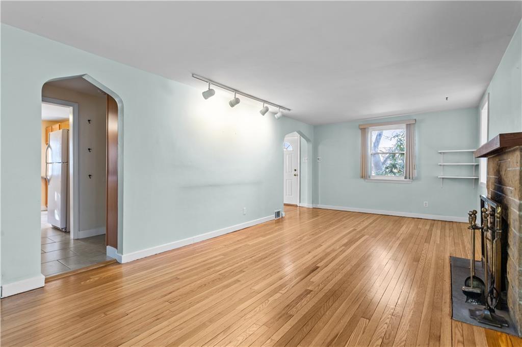 612 Cascade Road Pittsburgh, PA 15221 - Photo 4 of 32 Gallery Image 4