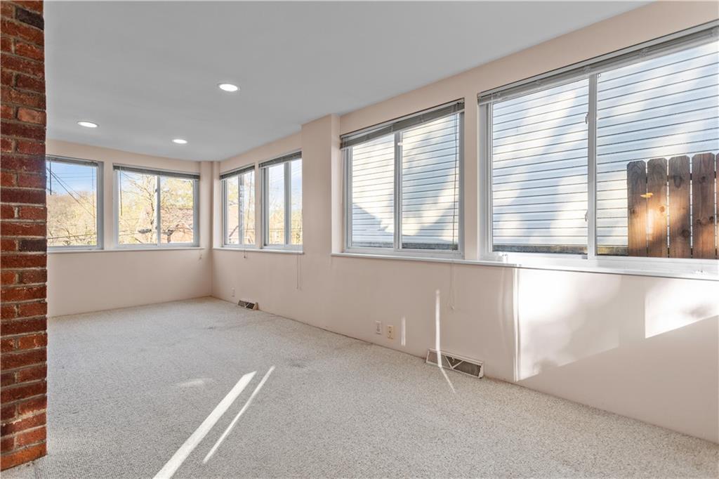 612 Cascade Road Pittsburgh, PA 15221 - Photo 6 of 32 Gallery Image 6
