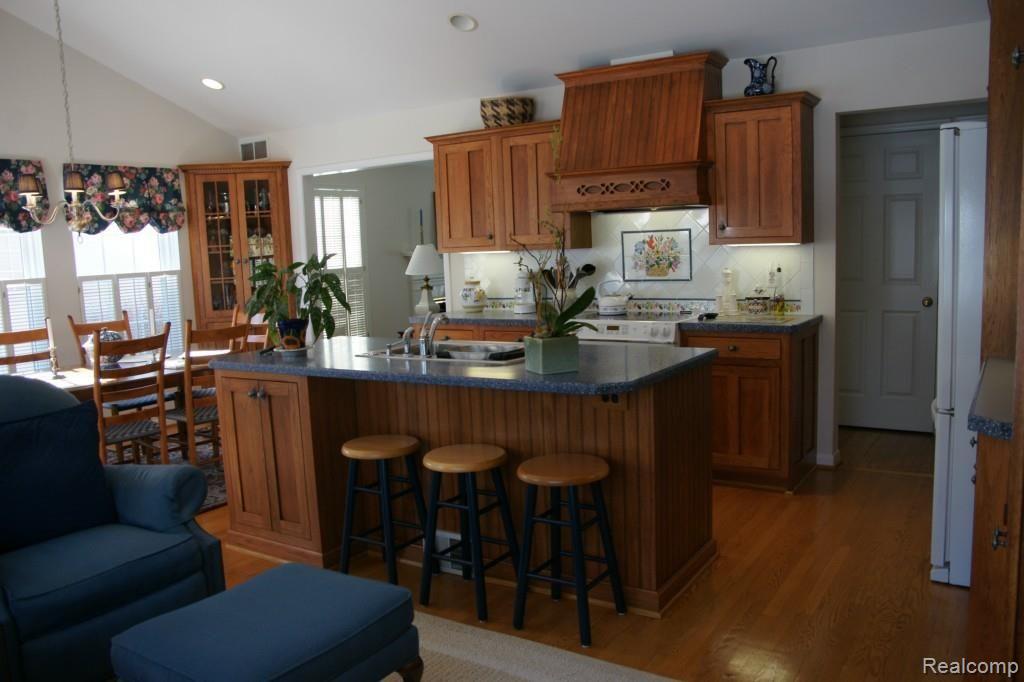 192 Ridgemont Road Grosse Pointe, MI 48236 - Photo 6 of 16 DSC00143.jpg