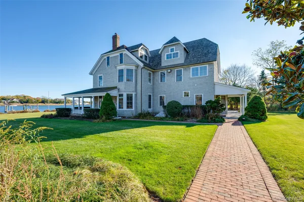 $2,995,000 | 127 Senix Avenue, Center Moriches, NY 11934