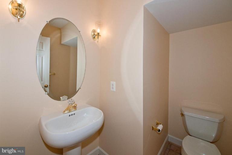 11500 Waterhaven Court Reston, VA 20190 - Photo 4 of 21 Half Bath 1