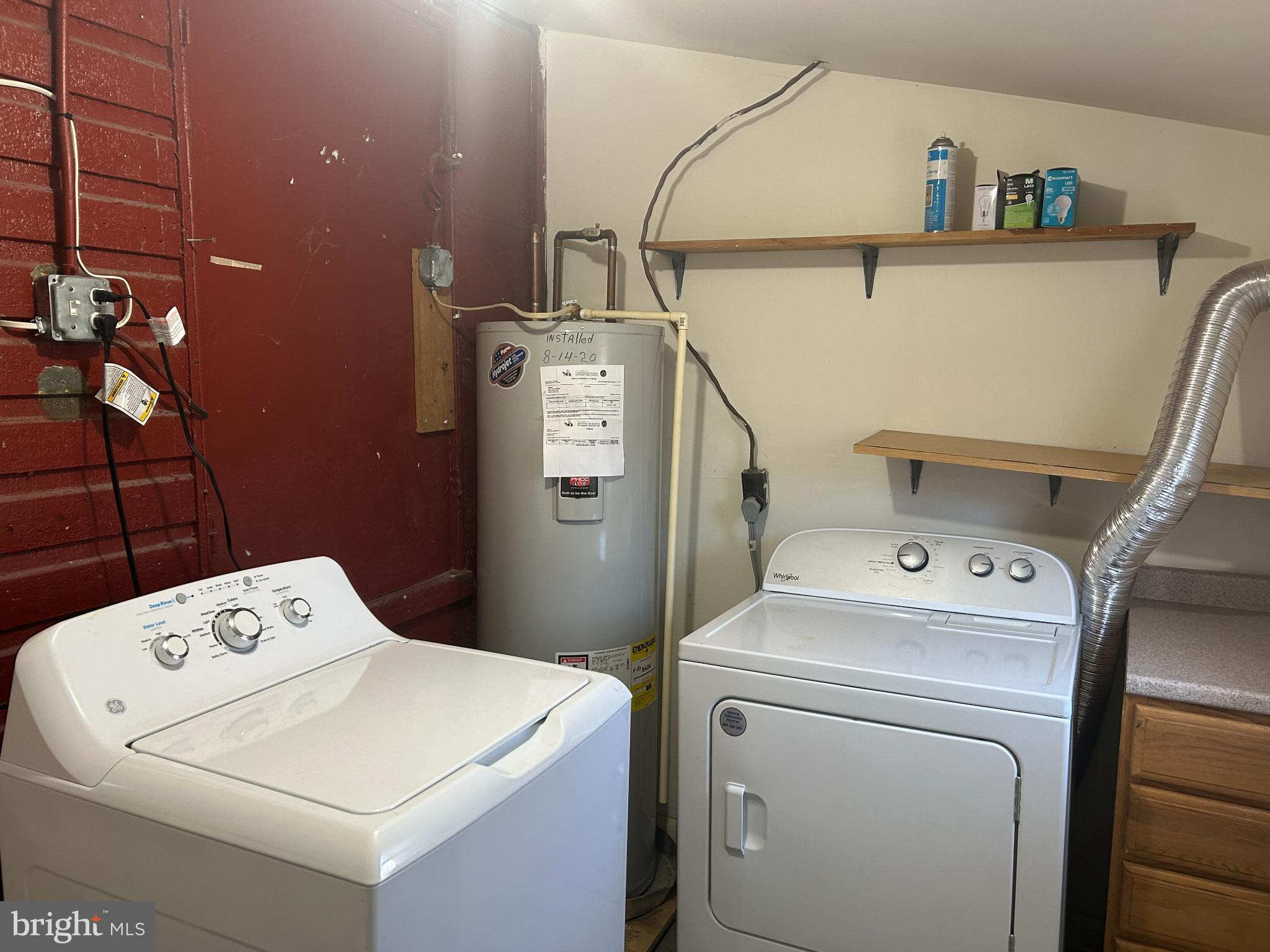 3419 Chestnut Avenue Baltimore, MD 21211 - Photo 4 of 11 a utility room with dryer and washer