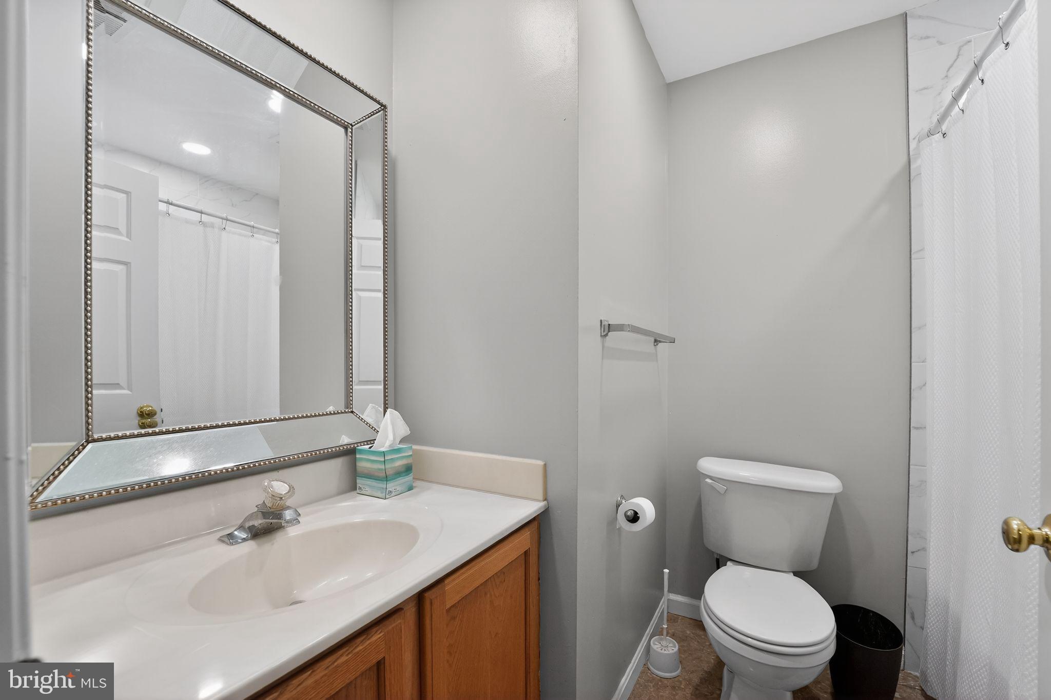 6509 Carston Court Frederick, MD 21703 - Photo 21 of 34 Hall bath