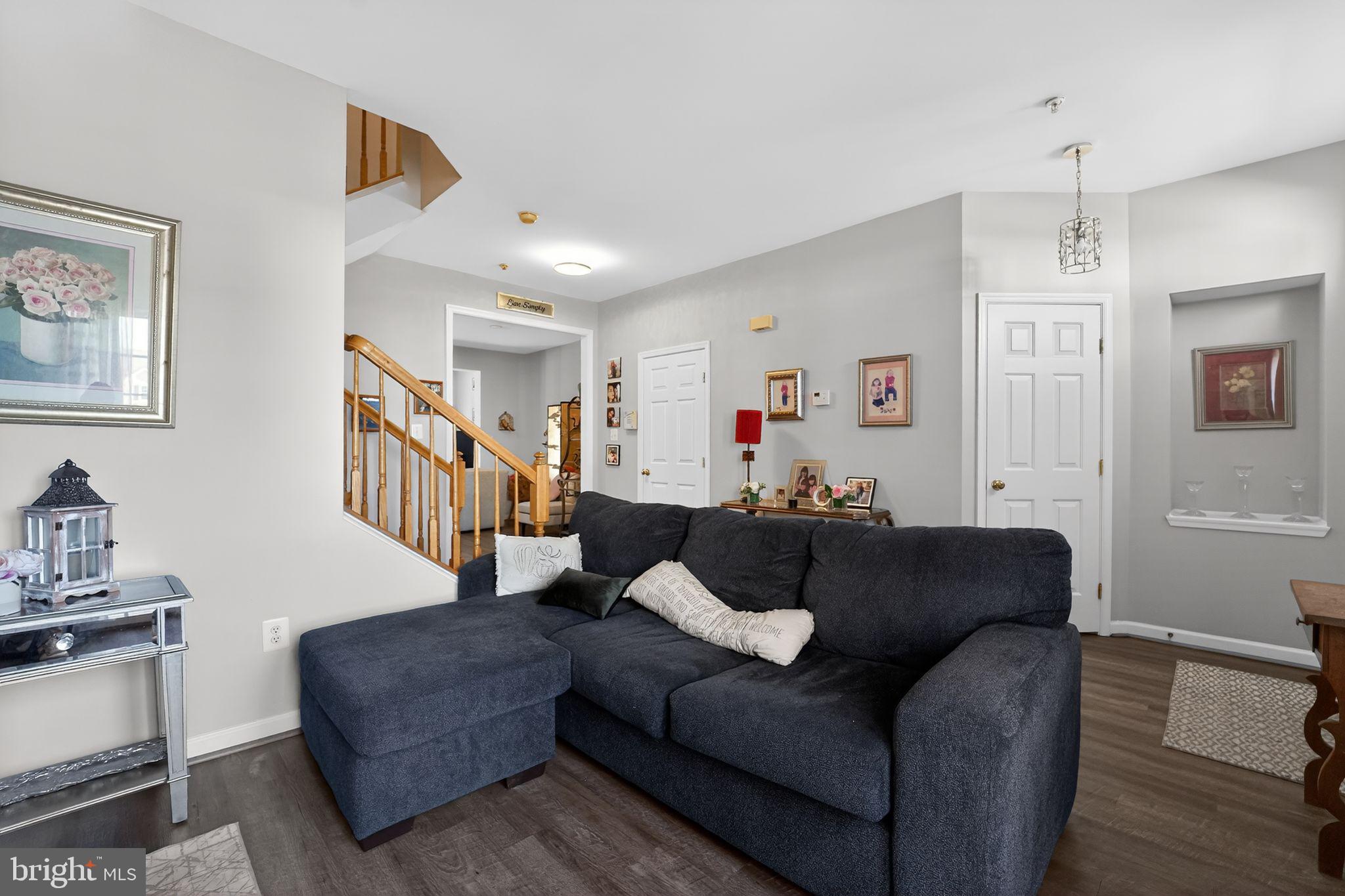 6509 Carston Court Frederick, MD 21703 - Photo 3 of 34 Entry living room