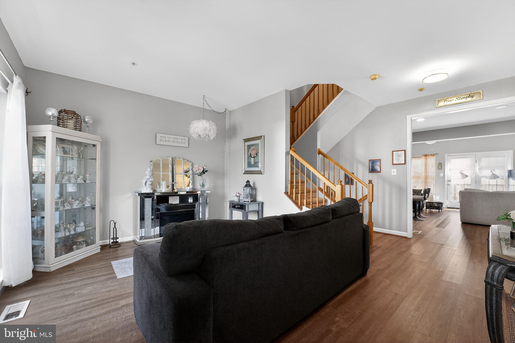 6509 Carston Court Frederick, MD 21703 - Photo 5 of 34 Entry living room