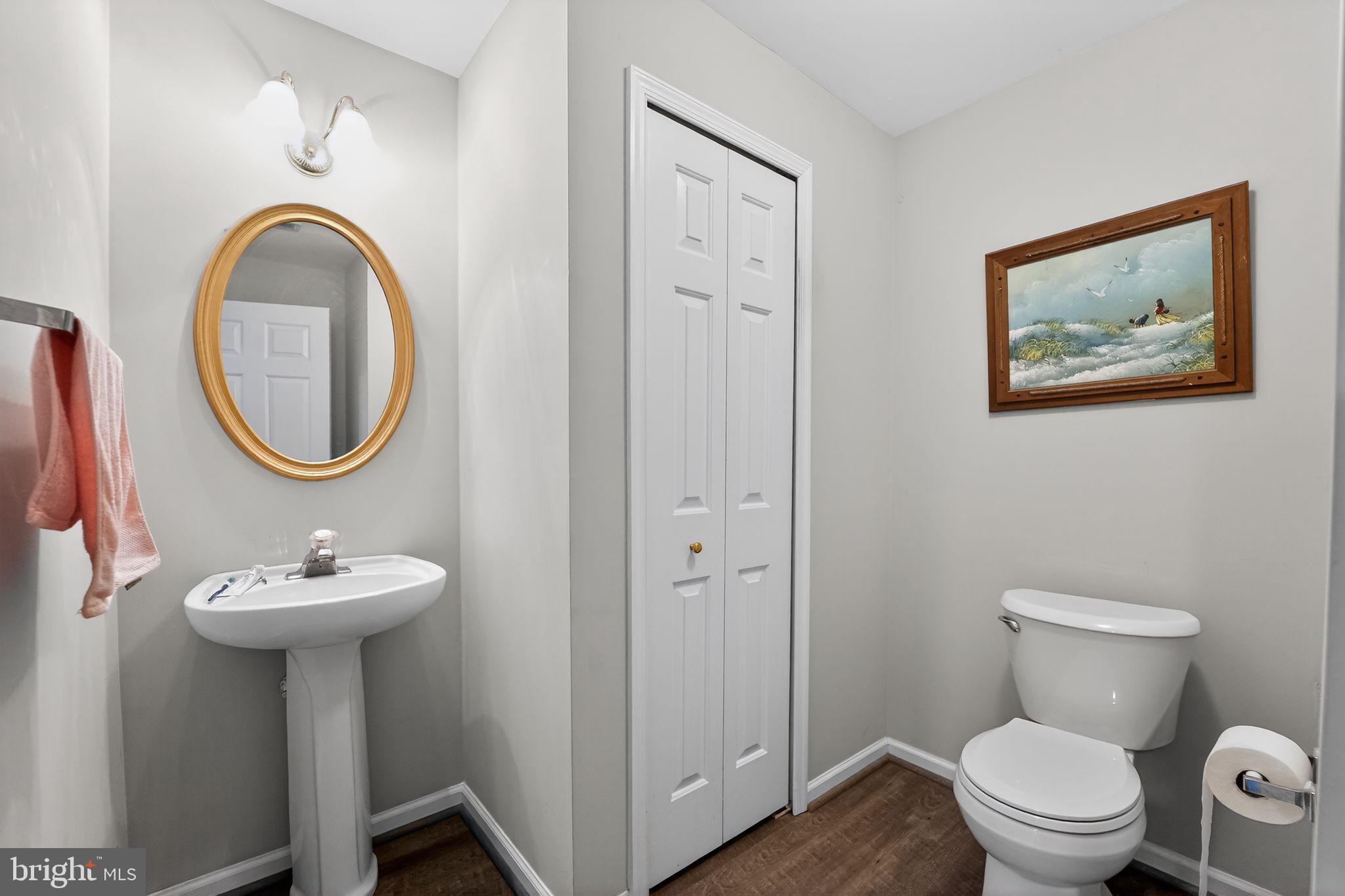 6509 Carston Court Frederick, MD 21703 - Photo 7 of 34 Hall bath