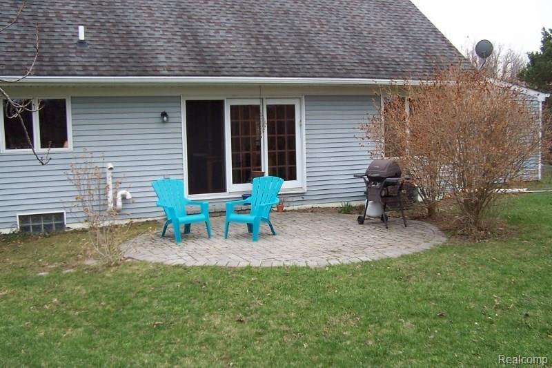 77711 Hipp Road Romeo, MI 48065 - Photo 4 of 30 100_8546 (800x533).jpg