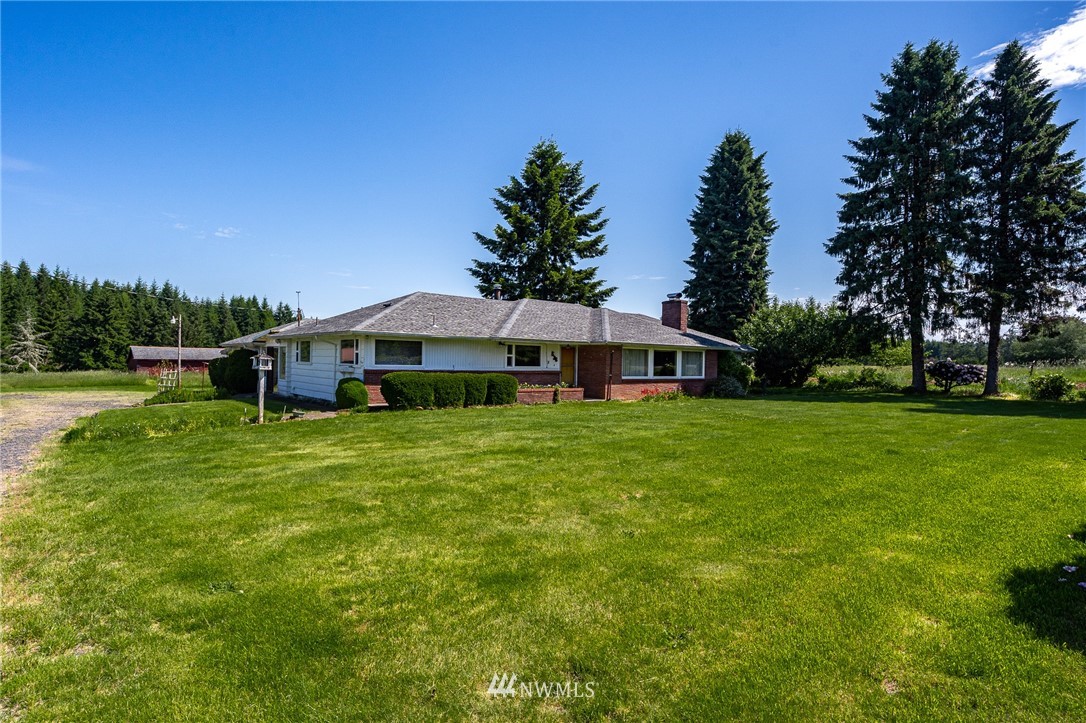 536 Brown Road East Chehalis, WA 98532 - Photo 1 of 38 a front view of a house with garden