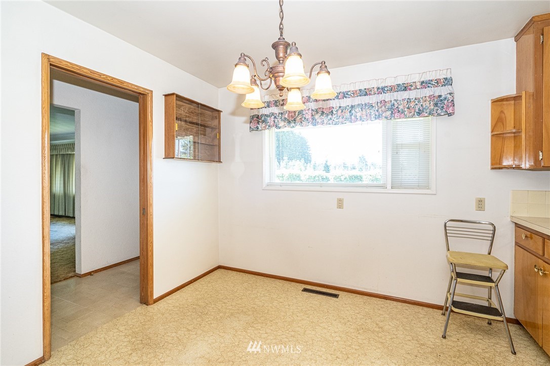 536 Brown Road East Chehalis, WA 98532 - Photo 13 of 38 a view of an empty room with a window