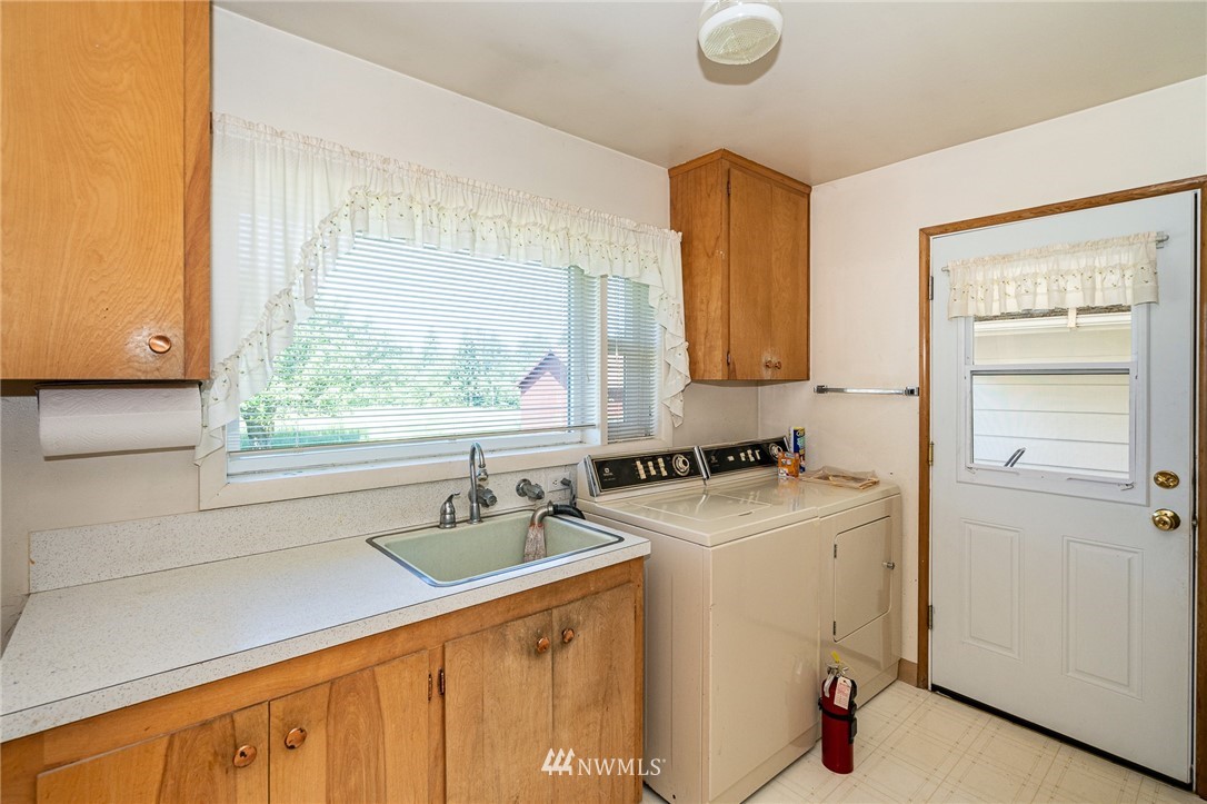536 Brown Road East Chehalis, WA 98532 - Photo 15 of 38 a utility room with cabinets washer and dryer