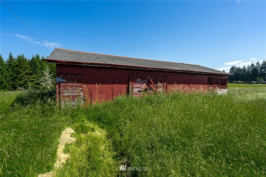 536 Brown Road East Chehalis, WA 98532 - Photo 27 of 38 a backyard of a house with lots of green space