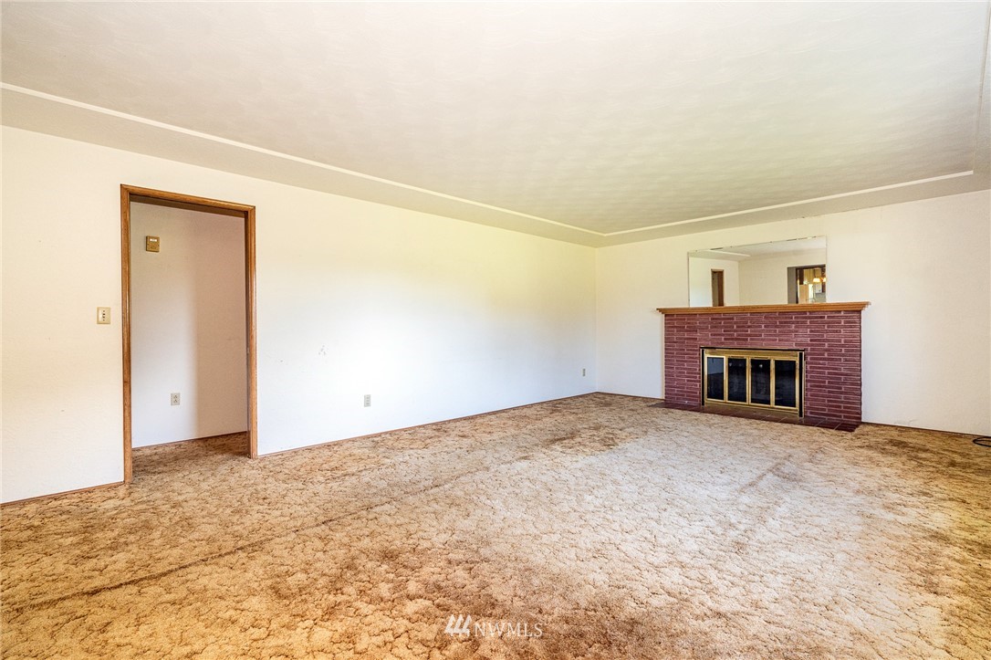 536 Brown Road East Chehalis, WA 98532 - Photo 7 of 38 a view of empty room with a fireplace