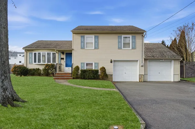 $589,000 | 14 Pembrook Drive, Kenilworth, NJ 07033