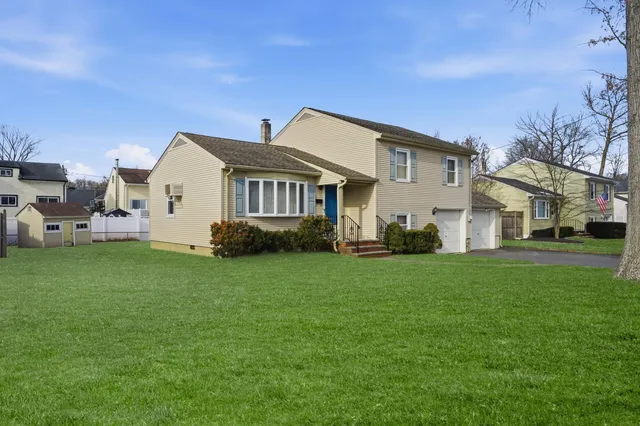 $589,000 | 14 Pembrook Drive, Kenilworth, NJ 07033