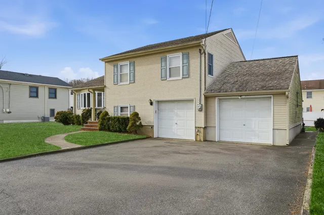 $589,000 | 14 Pembrook Drive, Kenilworth, NJ 07033