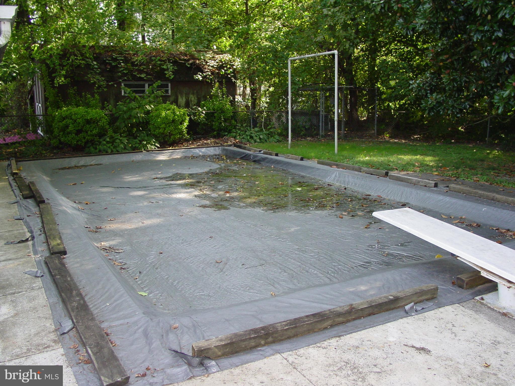 318 Wye Road Baltimore, MD 21221 - Photo 22 of 24 In ground Pool