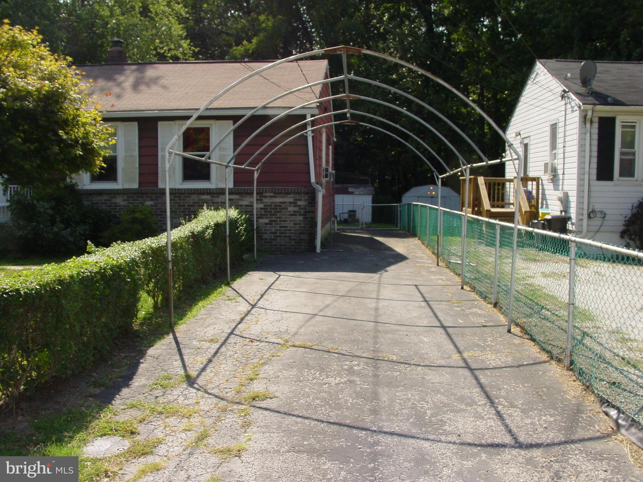 318 Wye Road Baltimore, MD 21221 - Photo 5 of 24 Driveway