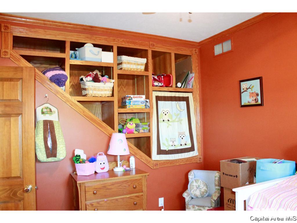 24733 Brookwood Hills Road Athens, IL 62613 - Photo 11 of 36 Gallery Image 11