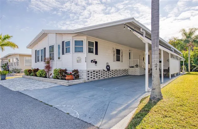 $199,900 | 18675 US Highway 19 North, Unit 439, Clearwater, FL 33764