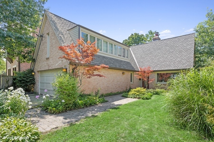 290 Poplar Street Winnetka, IL 60093 - Photo 2 of 55 front view of a house with a yard