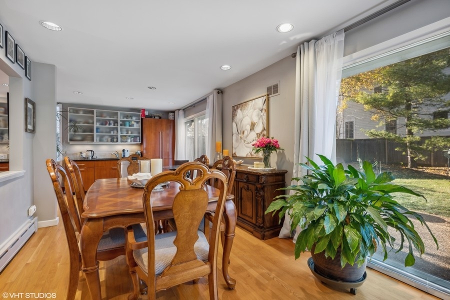 290 Poplar Street Winnetka, IL 60093 - Photo 22 of 55 a dining room with furniture and potted plants